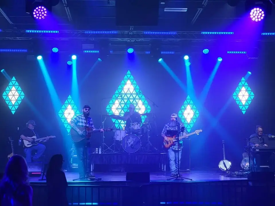 Loris Roadhouse- Gretchen Wilson show!