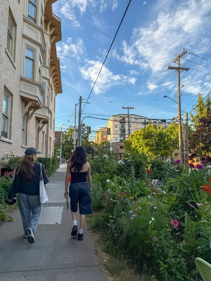 the eldest daughters walk — seattle 🚶‍♀️