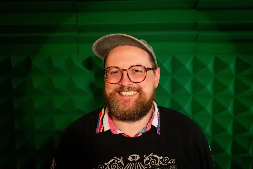 Dan Deacon with id m theft able