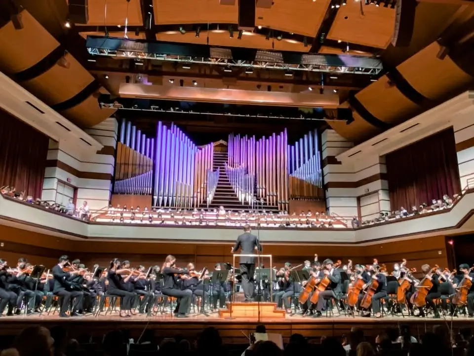 Koncert orchestru Mounds View High School Orchestra (USA)