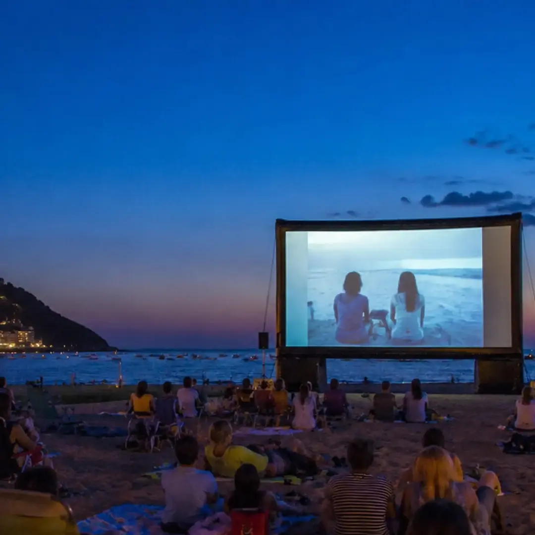 Nit de cinema i platja: "Molt lluny" đ„