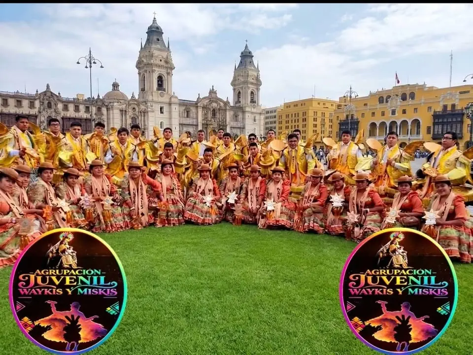 Gran pasacalle por el centro de Lima y Presentación por la Virgen del Carmen de Calapuja
