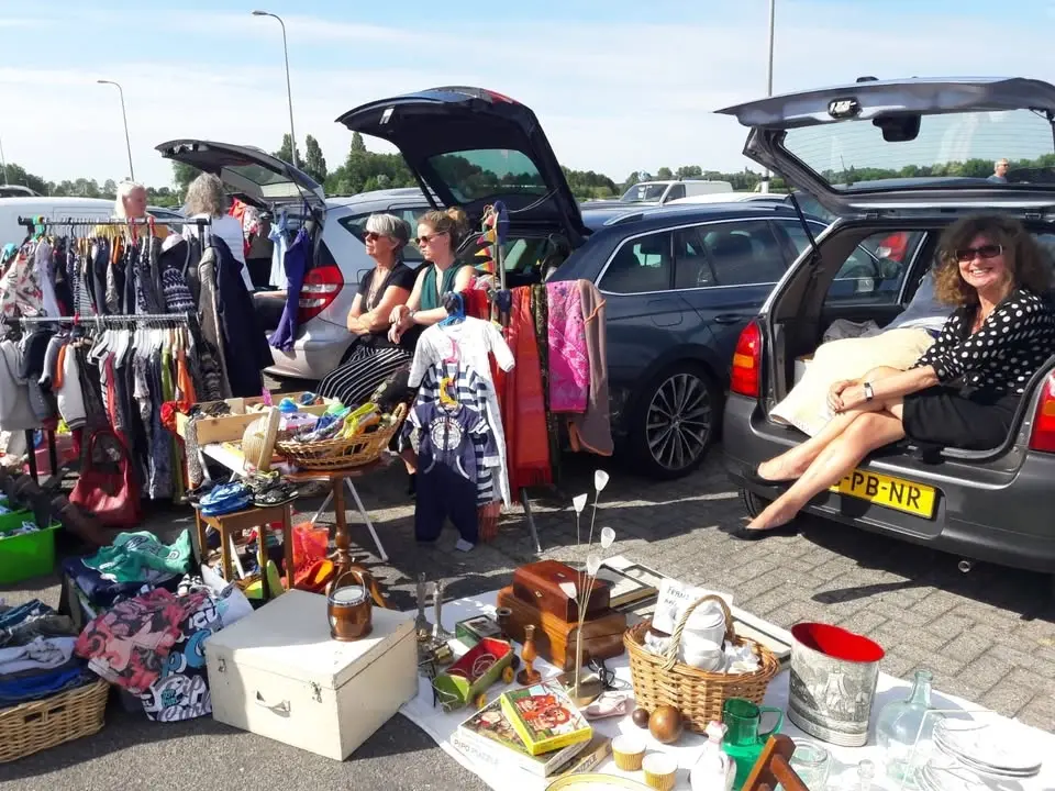 Kofferbakverkoop & rommelmarkt bij Brasserie Buitenhuis