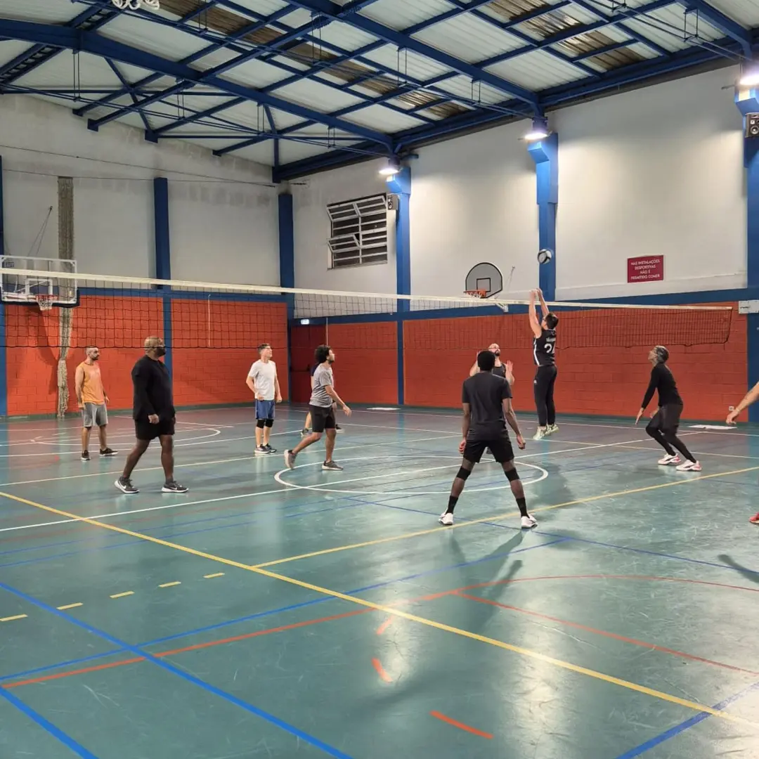 Indoor Volleyball at Olivais (level 3+)