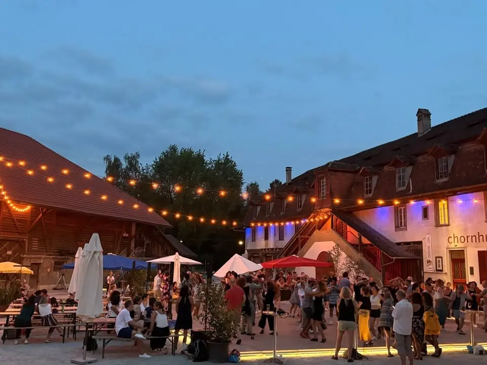Tanzen im Schlosshof | Salsa mit DJ Volcano