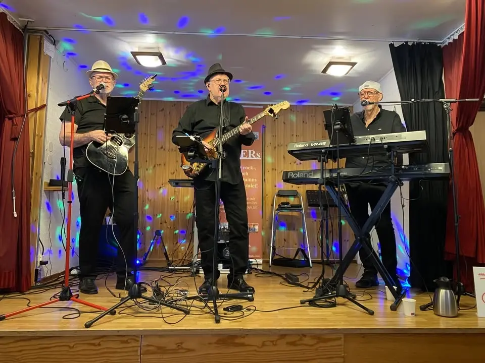 TRENDERs lirar på ett 🎶60 års 🤠🤠🤠jubileum🎂🍾!  OBS! Slutet sällskap! OBS!