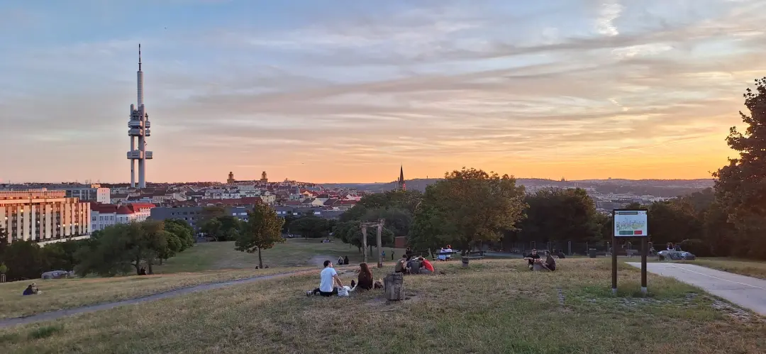 Sunday Stroll 😌🌳 Stunning views in and around Žižkov🚶