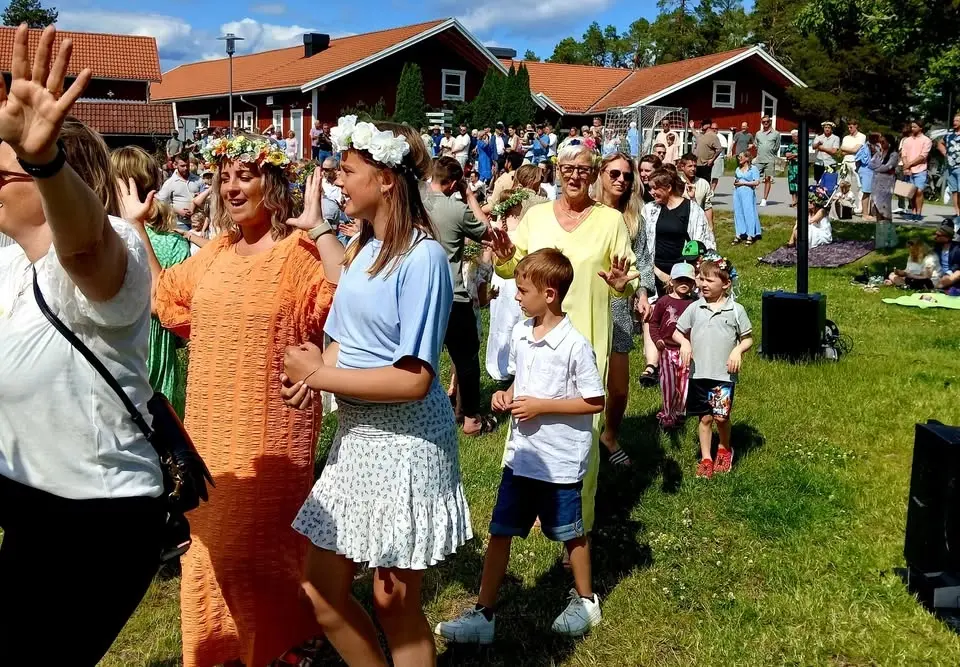 Midsommarfirande på Hjälmargården