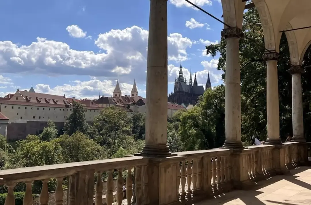 Prahou krále Přemysla II. Otakara – fotovycházka