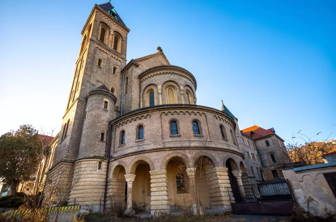 Sacre Coeur – Odsvěcené srdce Smíchova
