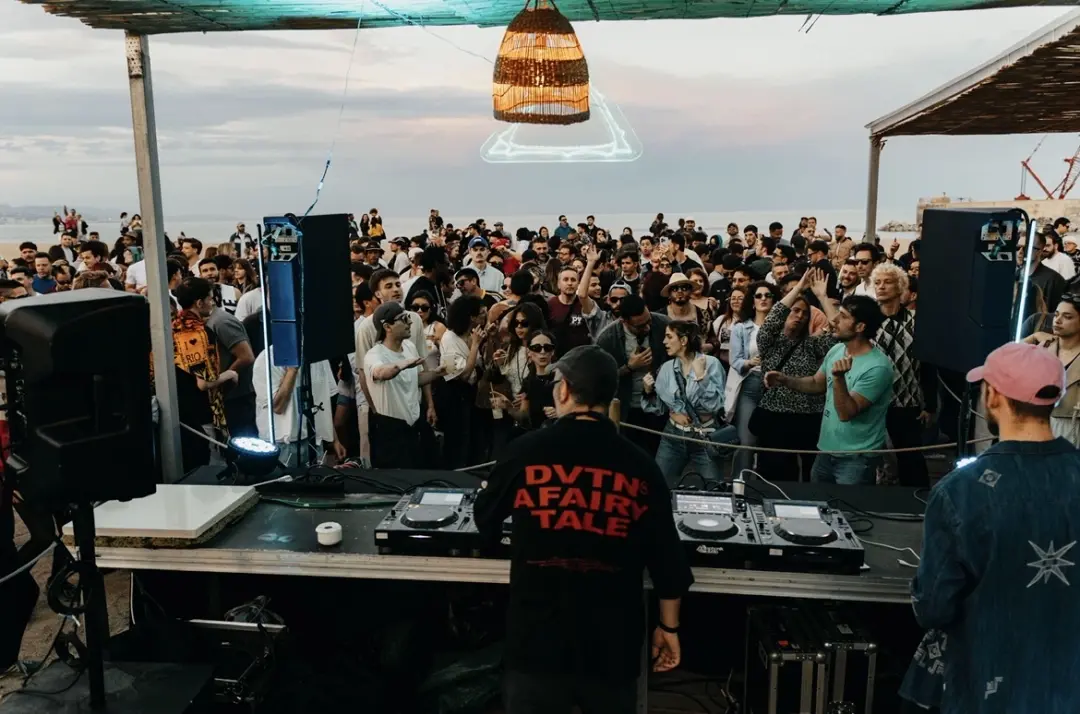FREE OPEN AIR BEACH PARTY: Lost invites Calypso at Platja Del Forum