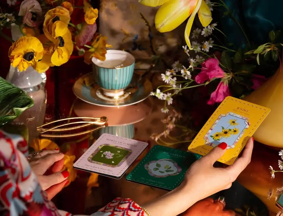 Tarot & Tea / Tarot & Thé (August/Août 2026)