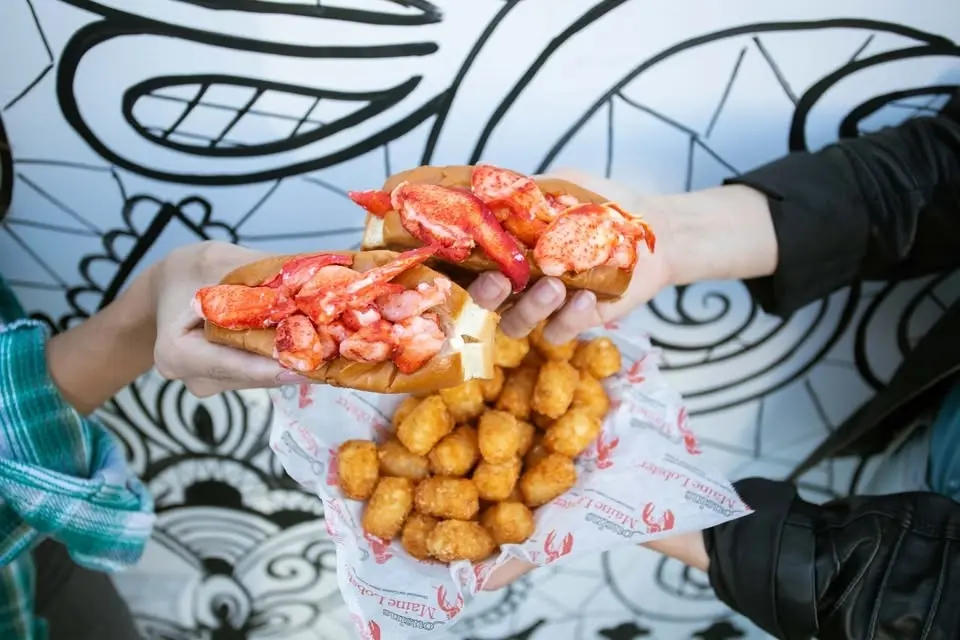 🦞 Cousins Maine Lobster is joining Tonn’s Marketplace 🦞