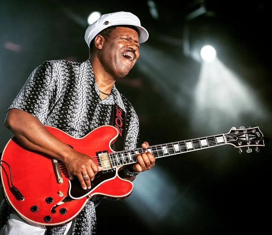 Saron Crenshaw / Support: Bo & The Sox