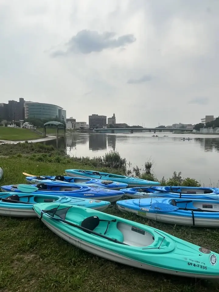 Fountain Paddles at Riverscape 