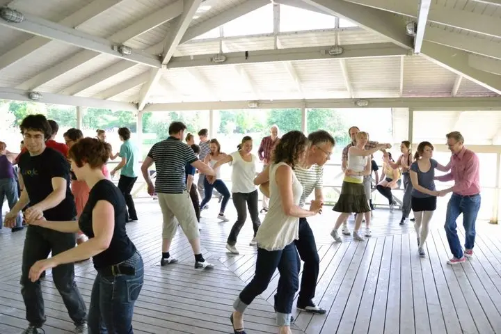Stora Skuggan - lindy hop jazz outdoors