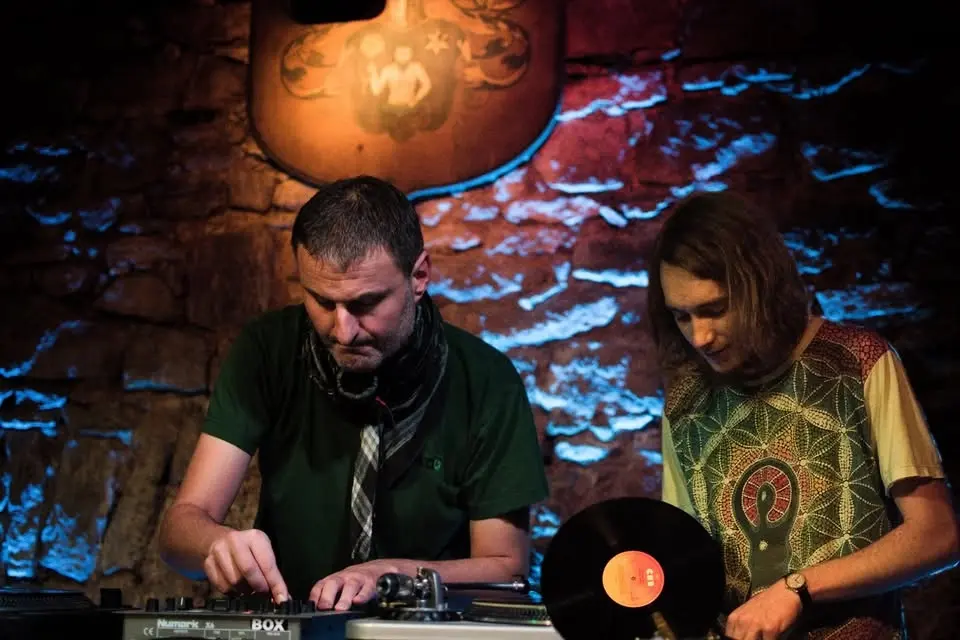 Happy Fridays vol. 18: Jazz, pivo a pohoda (a možná i burza vinylů)