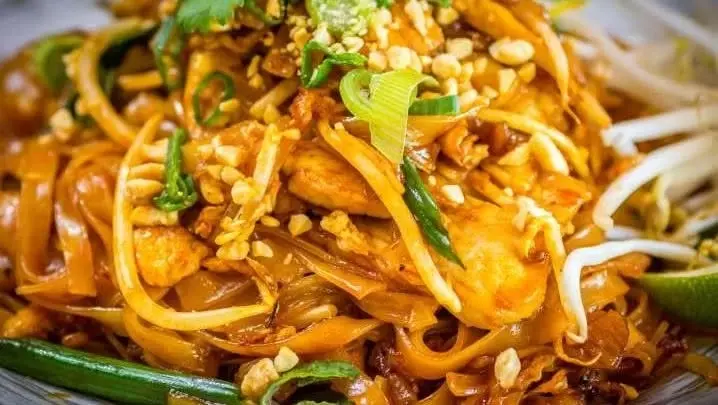 🍜 Vibes After 5: Pad Thai Edition 🍜