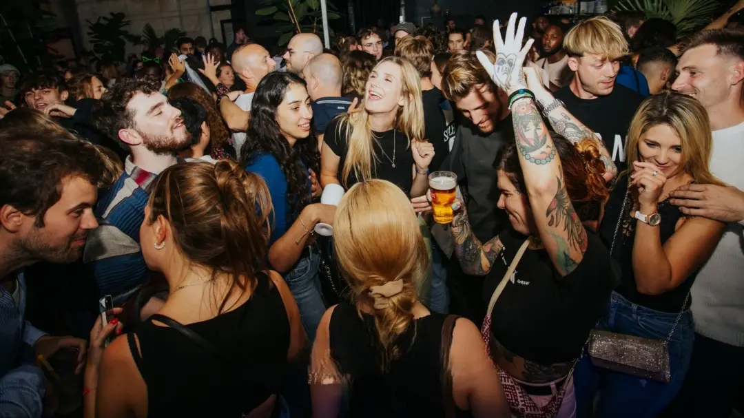 INTERNATIONAL PARTY - MADAME MOUSTACHE | 80's 90's 2000's By Just A Night