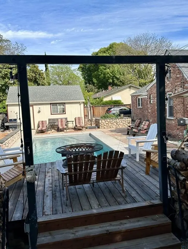 ☀️ Sun Kissed Sapphics 💦 Pool Party - July 25 @ Concord