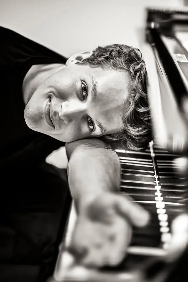 Lukas Sternath piano