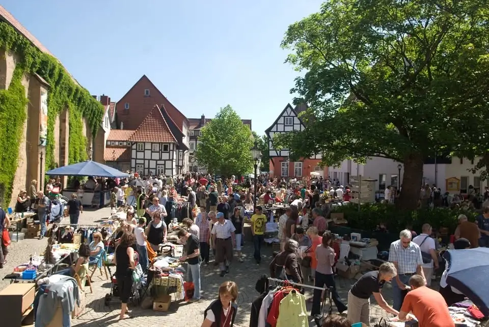 FLOHMARKT auf dem Johanniskirchhof