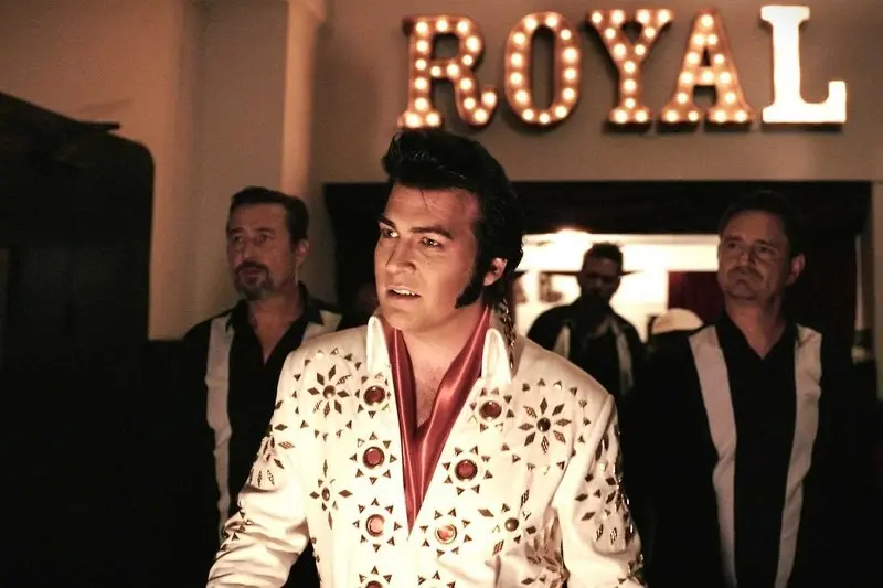ElvisLive Royal Show