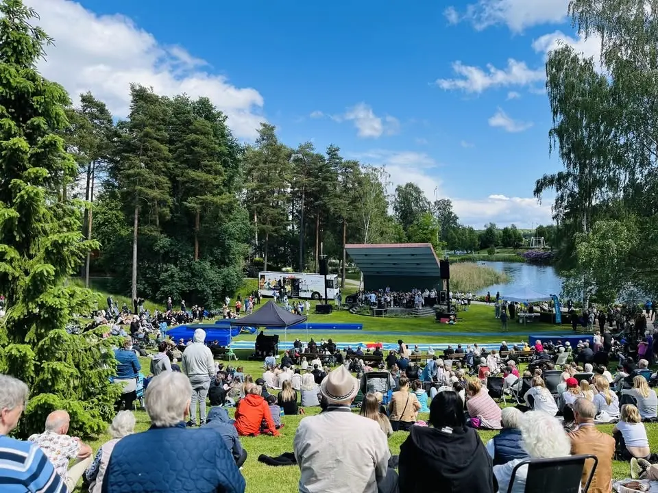 Nationaldagsfirande vid Kumlasjön