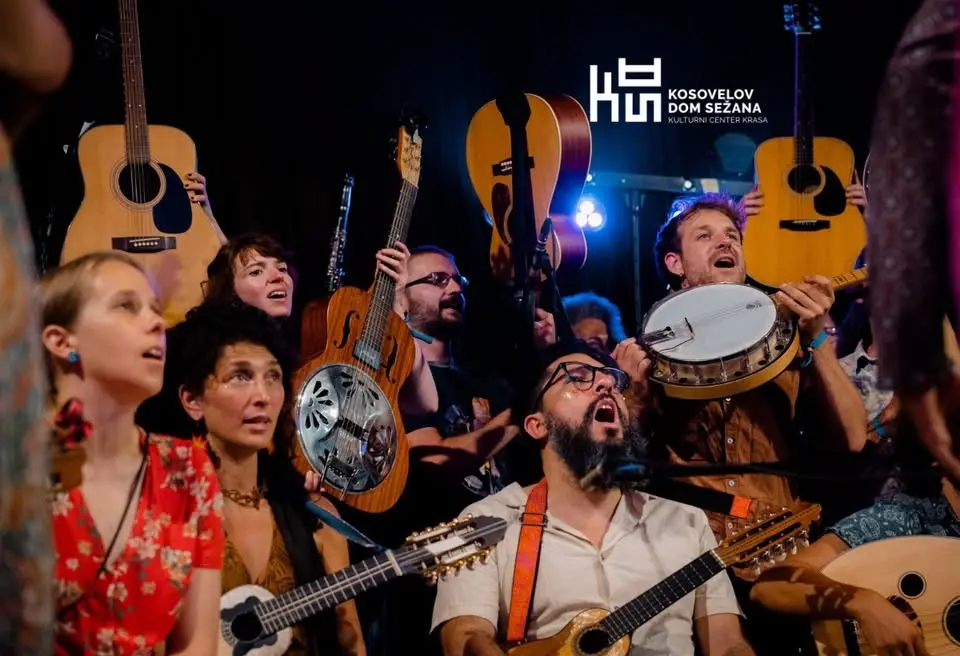 ππππ ππππππππ πππππ πππππππππ, koncert v amfiteatru