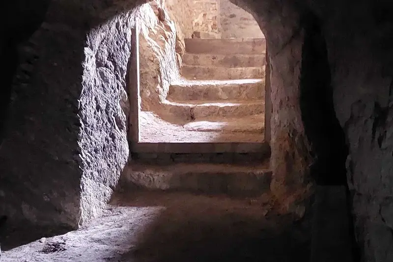 Putování po znojemských kryptách a sklepeních