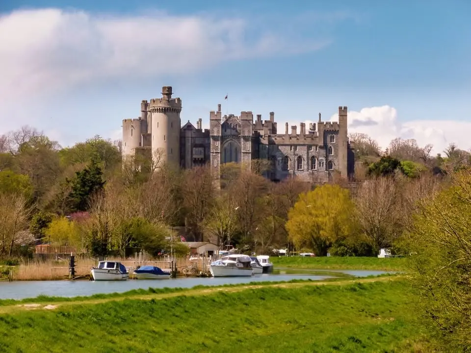 BEGINNERS HIKE 14km The Rivers, Castles, Valleys, Hills & Lakes of Sussex
