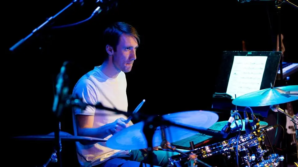 Musiklärarstudenter spelar improvisationsmusik