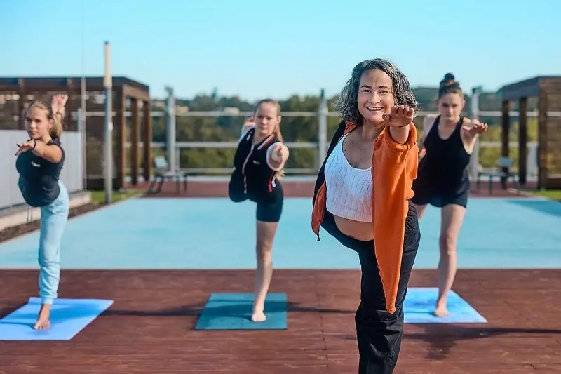 Hatha yoga na střeše
