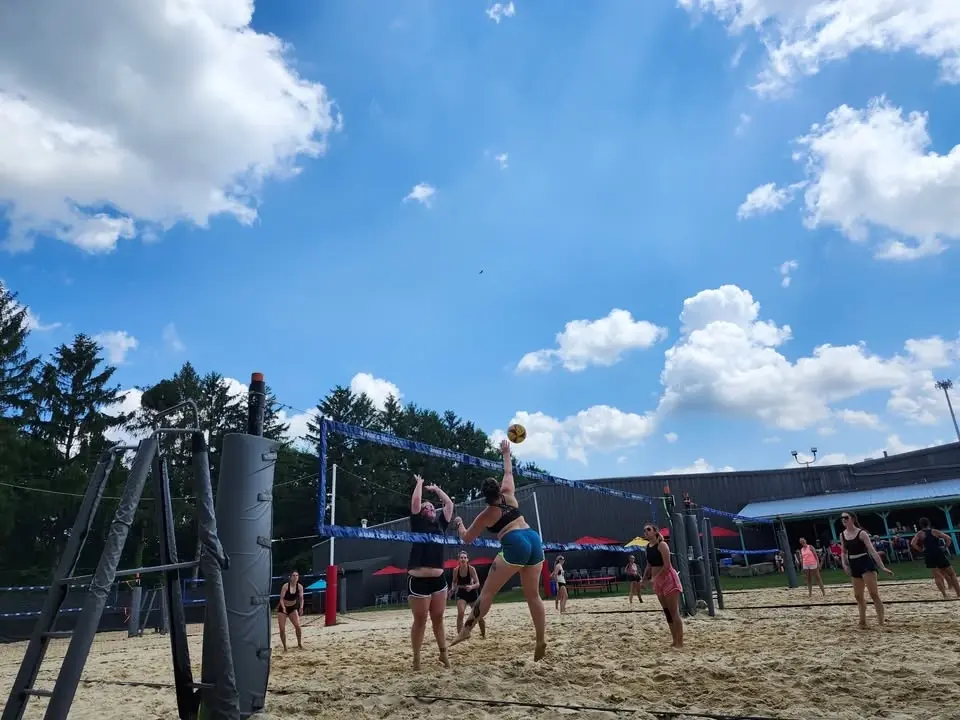 Men’s & women’s Doubles + coed 4s Tournament