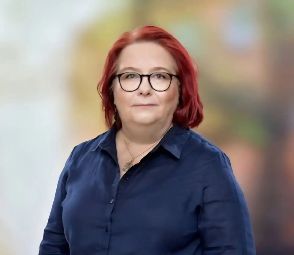 Dörrknackning Rinkeby torg med Mirja Räihä, riksdagsledamot