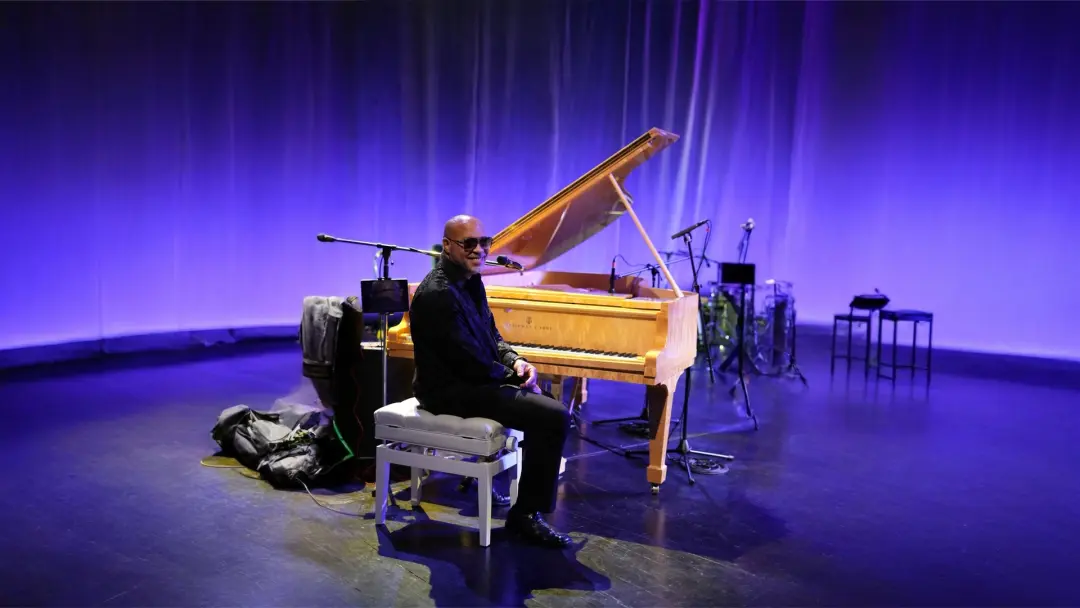 Frank Mccomb live in London