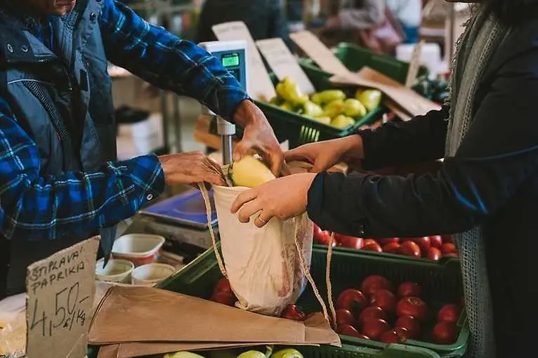 Trh – Piac – Markt