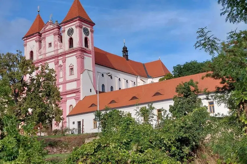 Tour of the Church of the Assumption of the Virgin Mary and St. Wenceslas