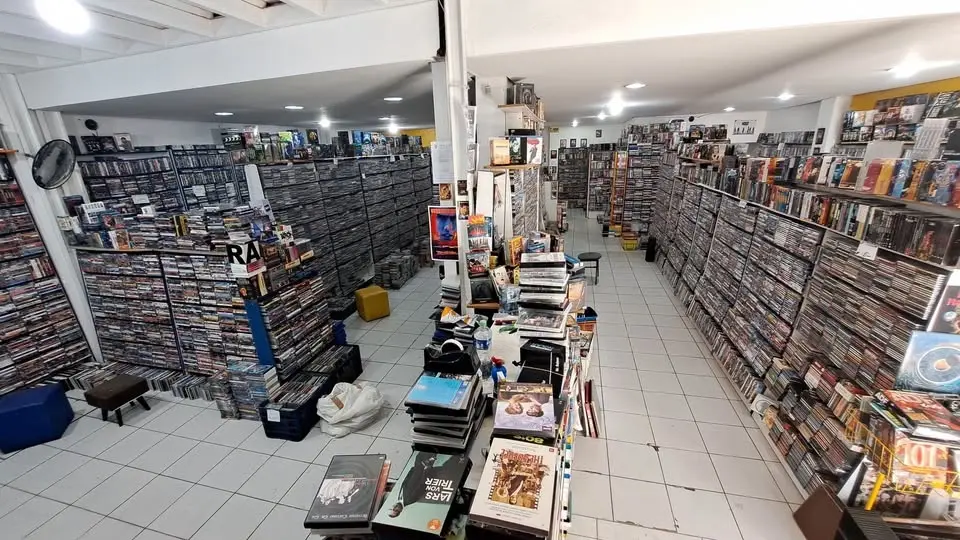 Festival filmes músicas séries livros cds vinil Vhs fita K7...