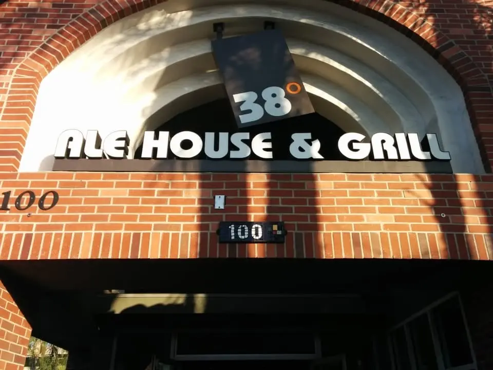 HunGrry/Thirsty Bears - 38 Degrees Ale House & Grill