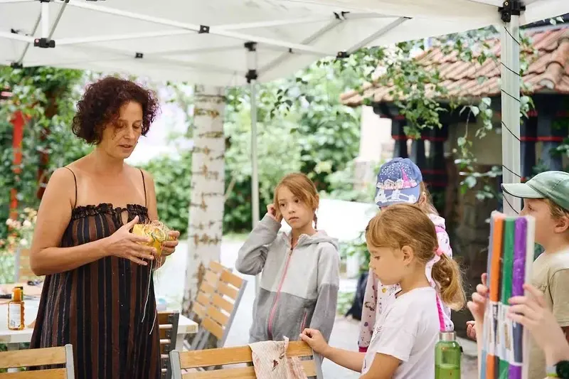 Barevné dopoledne: Nekonečno na látce