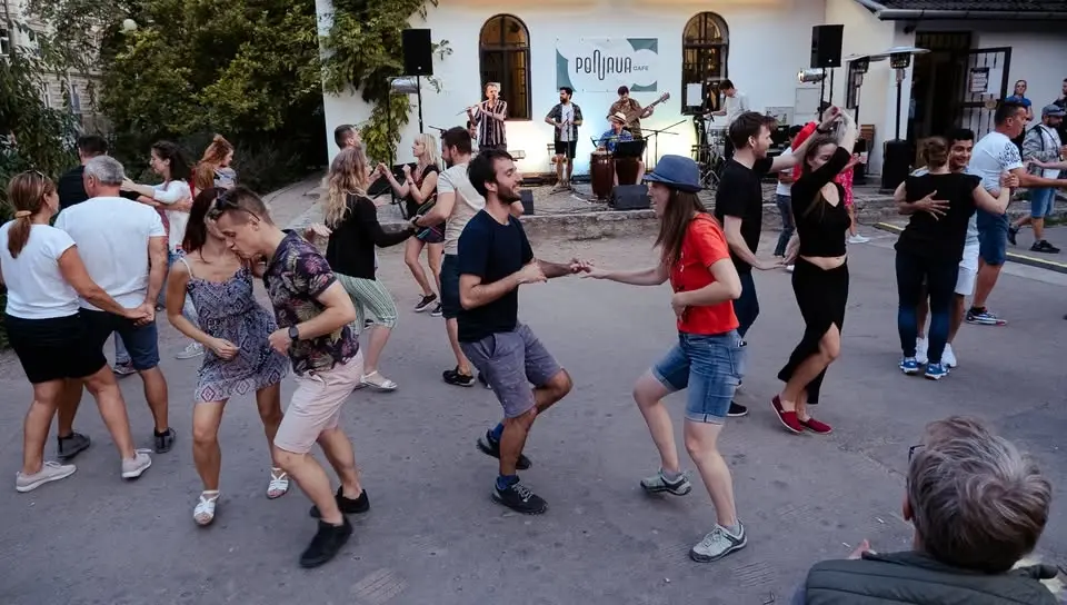 LETNÍ LATINO TANČÍRNA SE SKUPINOU SABOR LATINO - COMBO // PONAVA