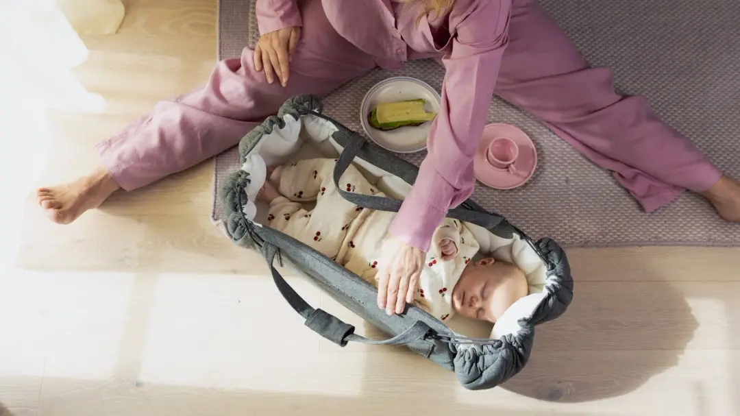 Najell x Babyhjelpen DEN KRYPTISKE BABYSØVNEN