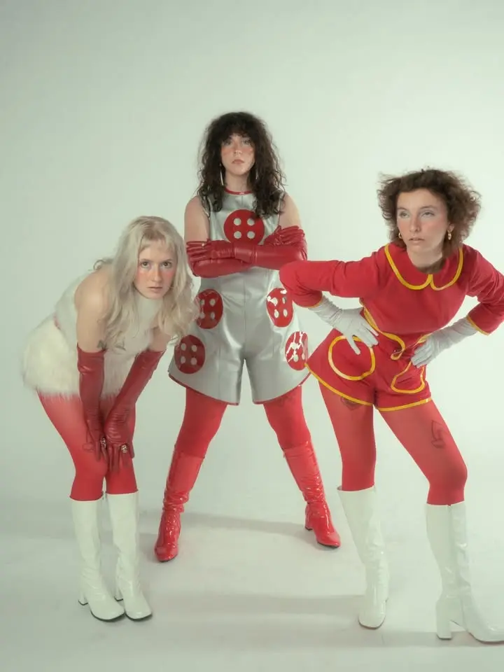 LIVE: LAUNDROMAT CHICKS [JANGLE POWER-POP | VIENNA] + TOPSY TURVY [INDIE ROCK | VIENNA] 