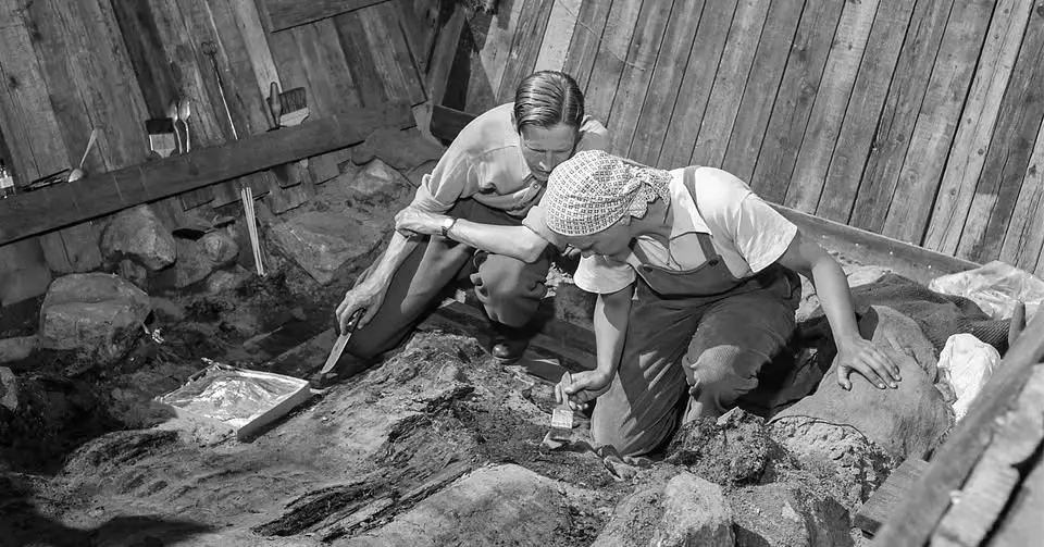FULLBOKAD! Vandring: Högom – folkvandringstida gravhögar i nytt ljus och en nytolkad runsten.  