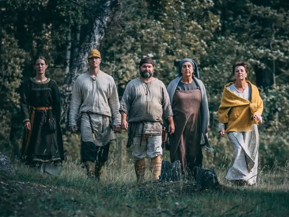 Tema Arkeologi Demokrati och Vikingatid/Theme: Archaeology Democracy and the Viking Age