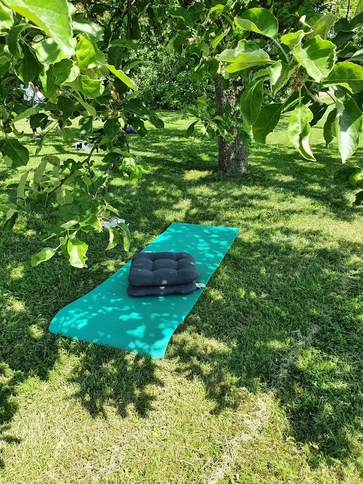 Midsommaryoga på Ekeby