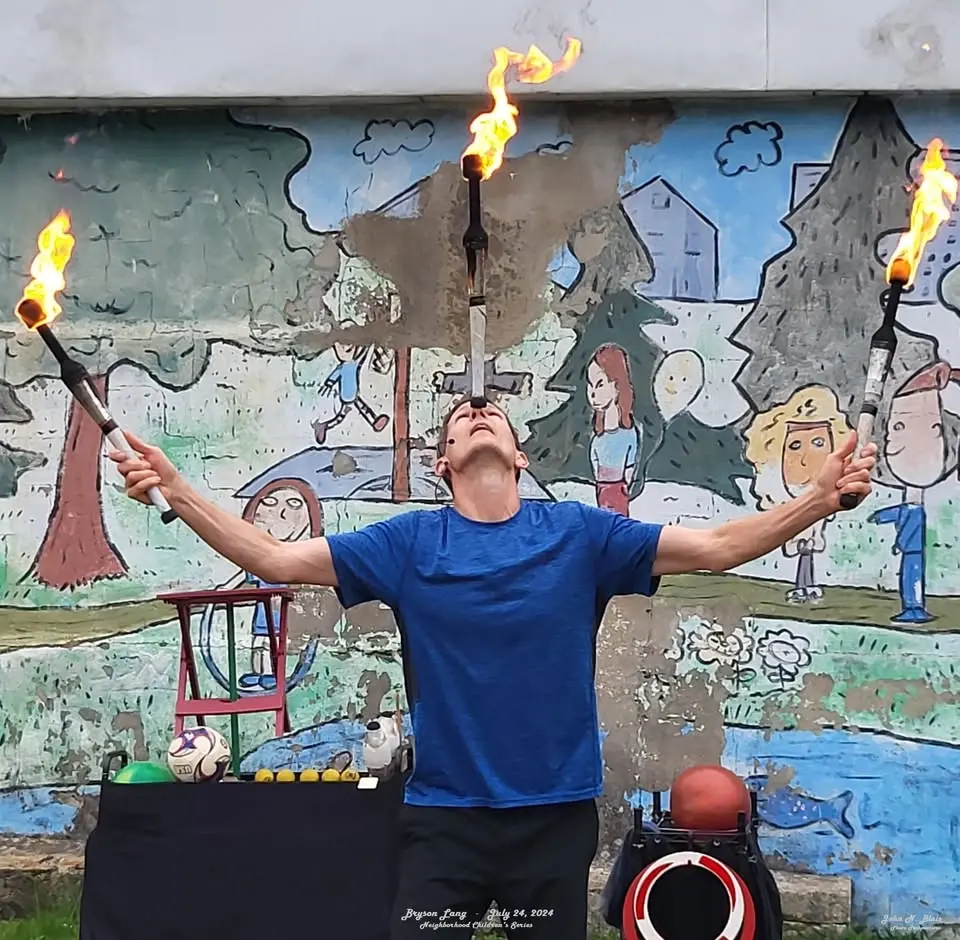 SLATER PARK CHILDREN'S PERFORMANCE SERIES Featuring BRYSON LANG!