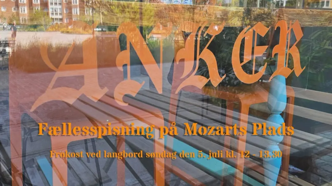 Frokost ved langbord - Mozarts Plads