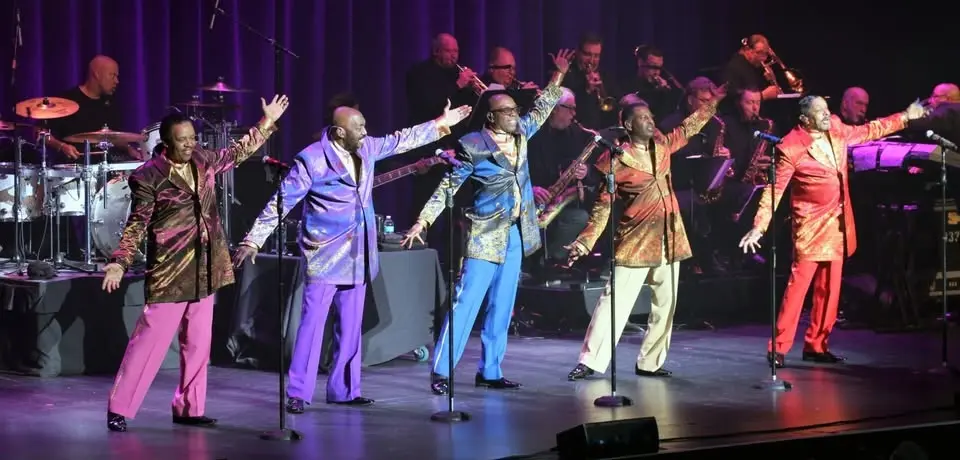 Seattle Symphony: Stuart Chafetz - Holiday Pops at Benaroya Hall - S. Mark Taper Foundation Auditori